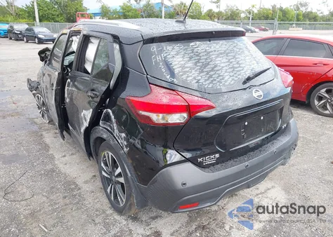 2020 Nissan Kicks Sv Xtronic Cvt z USA, uszkodzony, nr VIN 3N1CP5CV6LL555803